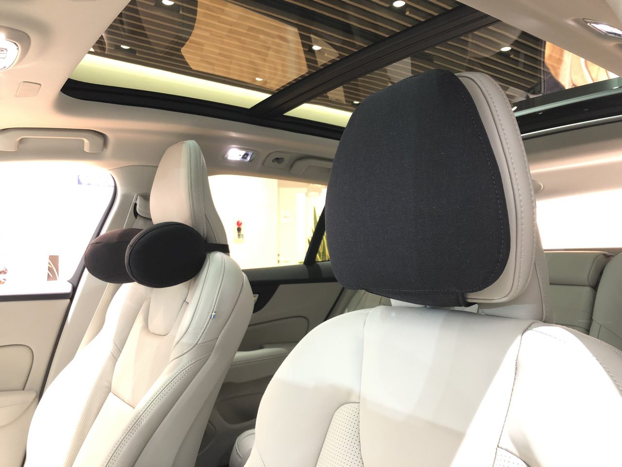 VOLVO(ボルボ)純正ヘッドレストクッション(ブロンドレザー